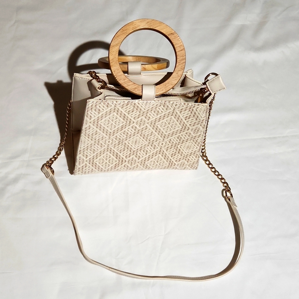 Fashion LD women's cross body/hand bag with wooden handle